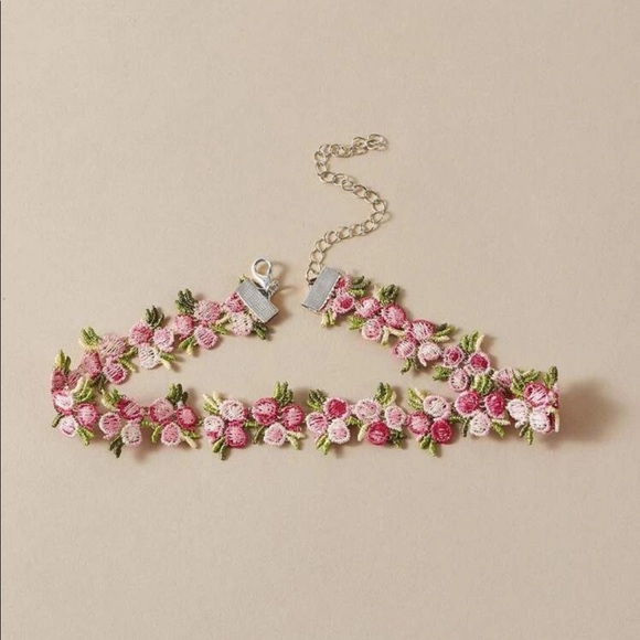 🆕 Floral Embroidered Choker - Picture 2 of 5